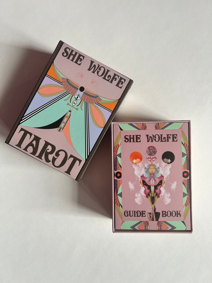 お値下げ　貴重　新品未開封　SHE WOLFE TAROT お値下げ 貴重 新品未開封 SHE WOLFE TAROT