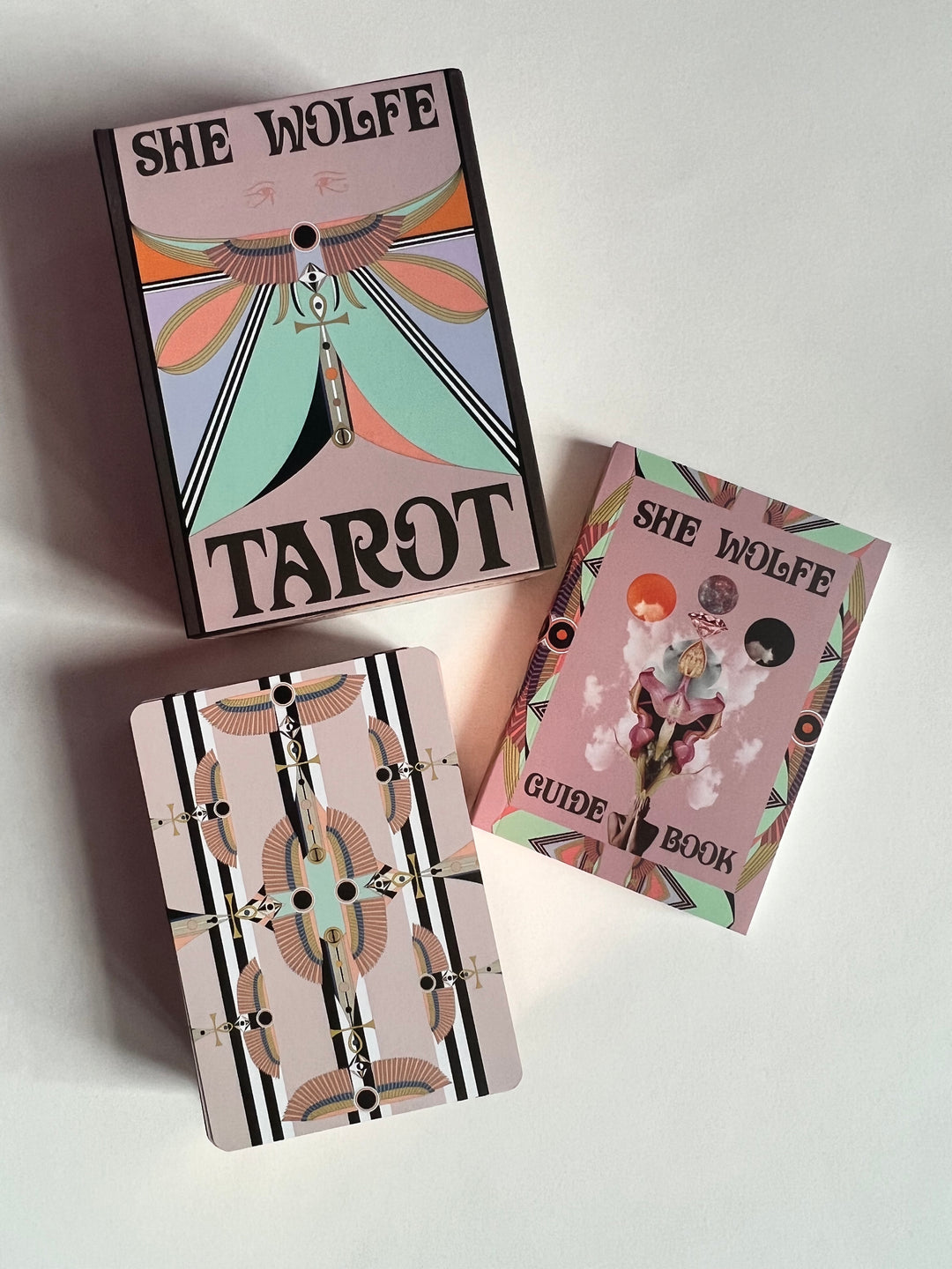 お値下げ　貴重　新品未開封　SHE WOLFE TAROT お値下げ 貴重 新品未開封 SHE WOLFE TAROT